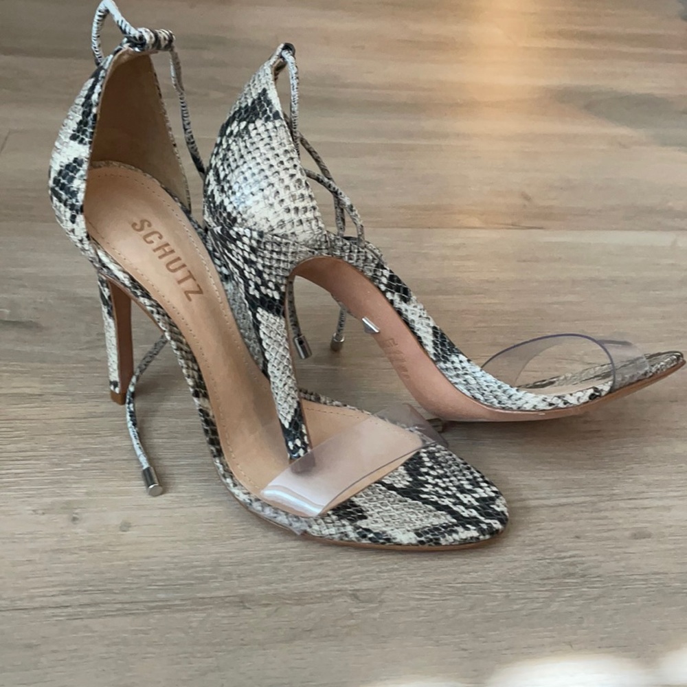🔥 Schutz Josseana Snakeskin Heel 🔥